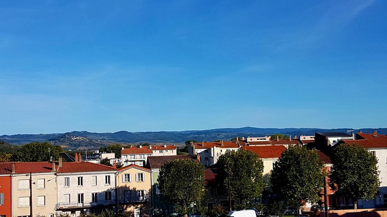 Appartement F2 Centre-Ville Issoire Avec Jolie Vue Exteriör bild