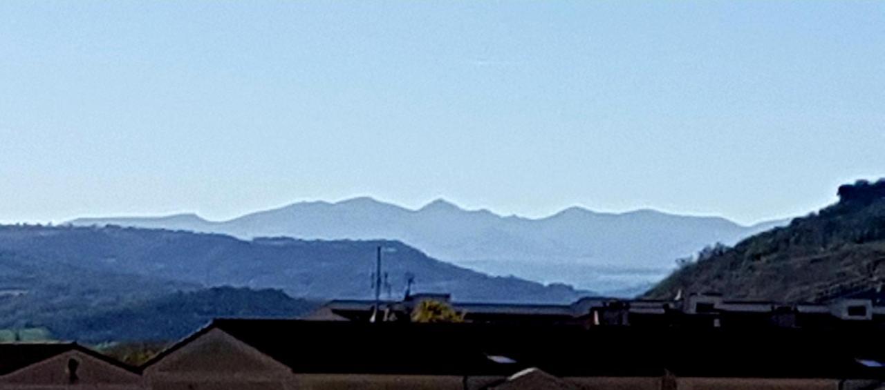 Appartement F2 Centre-Ville Issoire Avec Jolie Vue Exteriör bild