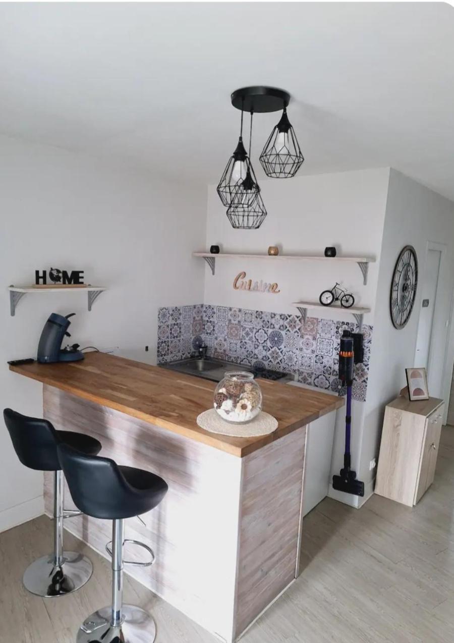 Appartement F2 Centre-Ville Issoire Avec Jolie Vue Exteriör bild