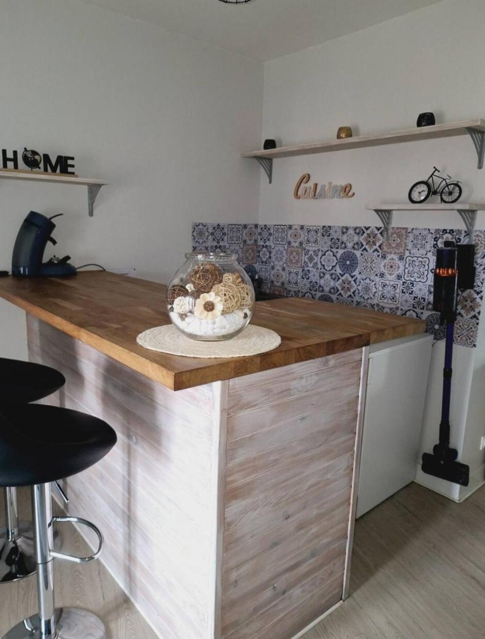 Appartement F2 Centre-Ville Issoire Avec Jolie Vue Exteriör bild